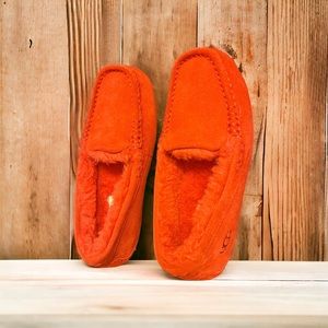 Ugg Moccasins Red Sz 5